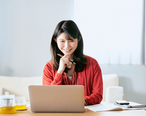 A person studying for the Alabama Real Estate Salesperon exam